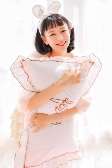 年轻的女秘书